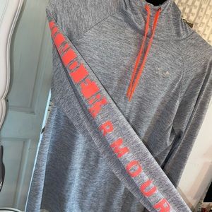 Underaurmor sweatshirt